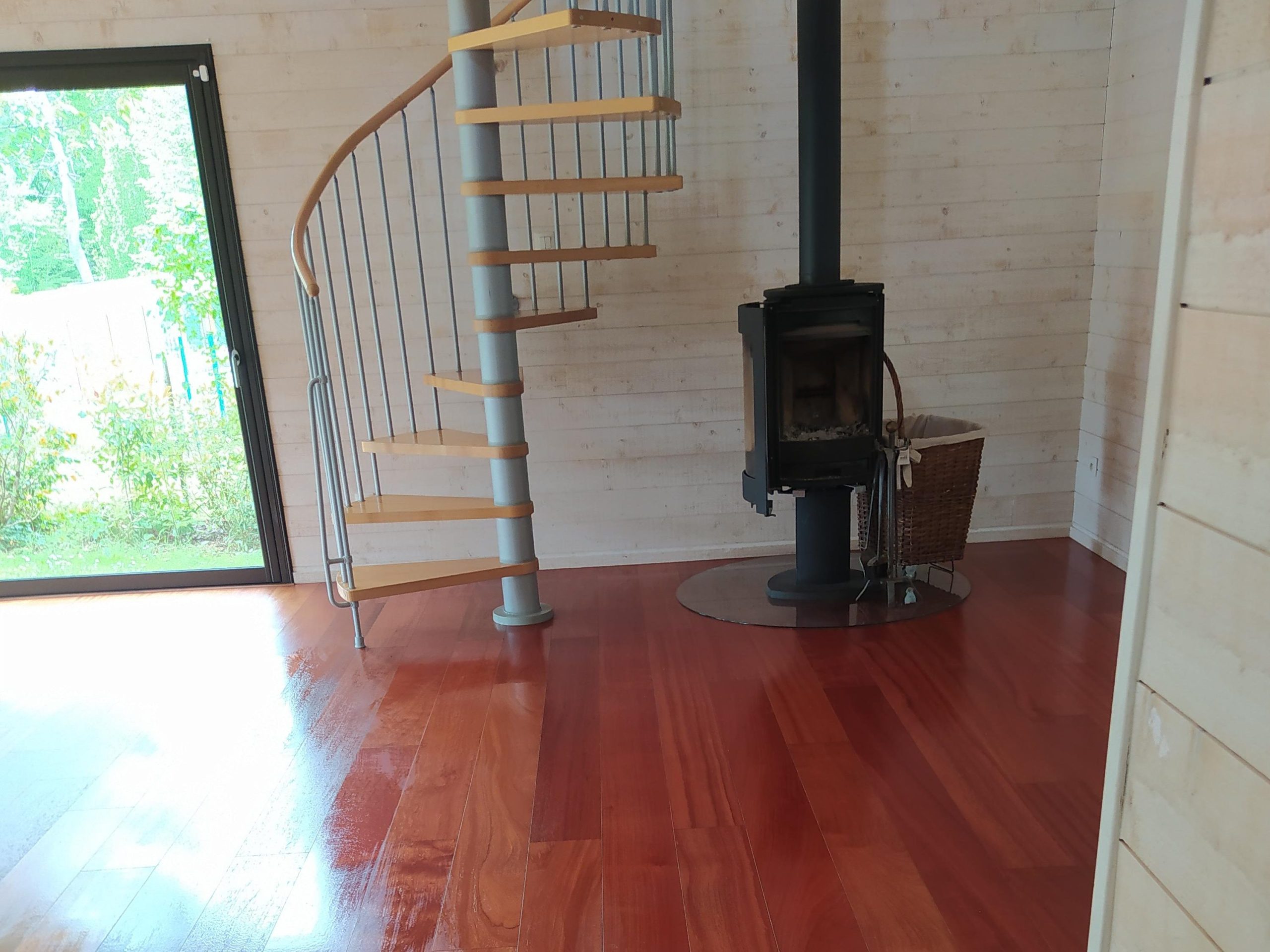 Nettoyage et remise en état d'un parquet par ProNickel à bordeaux Métropole