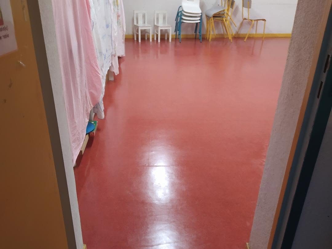 Nettoyage et remise en état du sol d'une salle d'école à Bordeaux gironde ProNickel