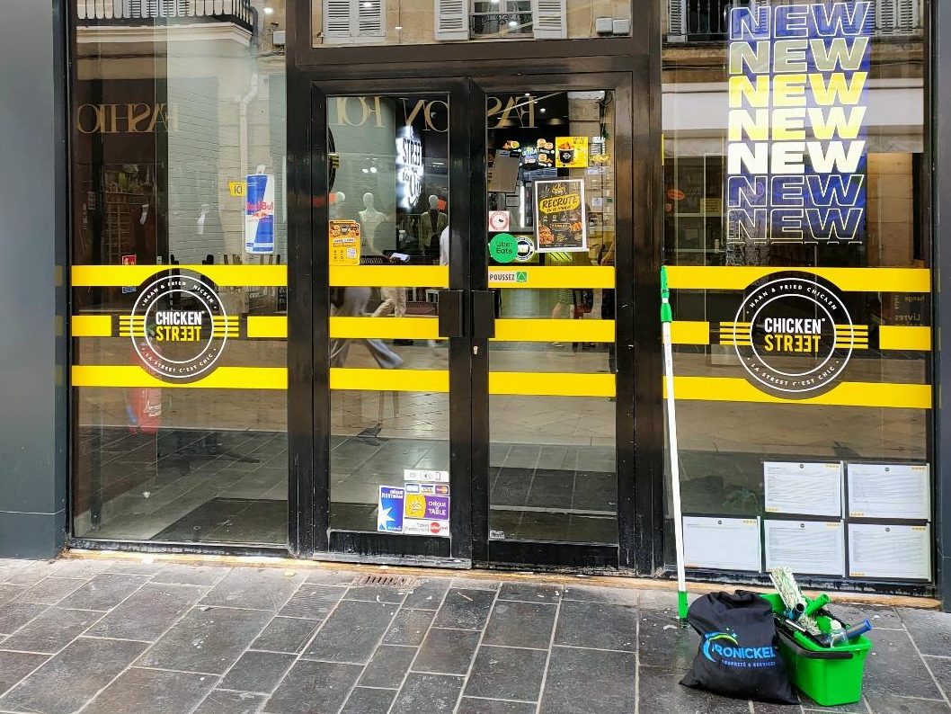 Nettoyage de vitres dans un Magasin à Bordeaux gironde par ProNickel