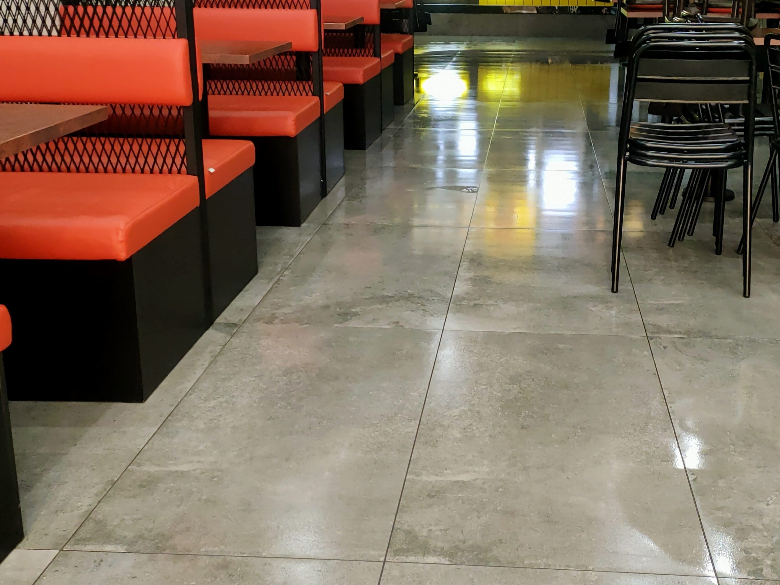 Nettoyage des sols et mobilier dans un restaurant à Bordeaux Métropole, ProNickel