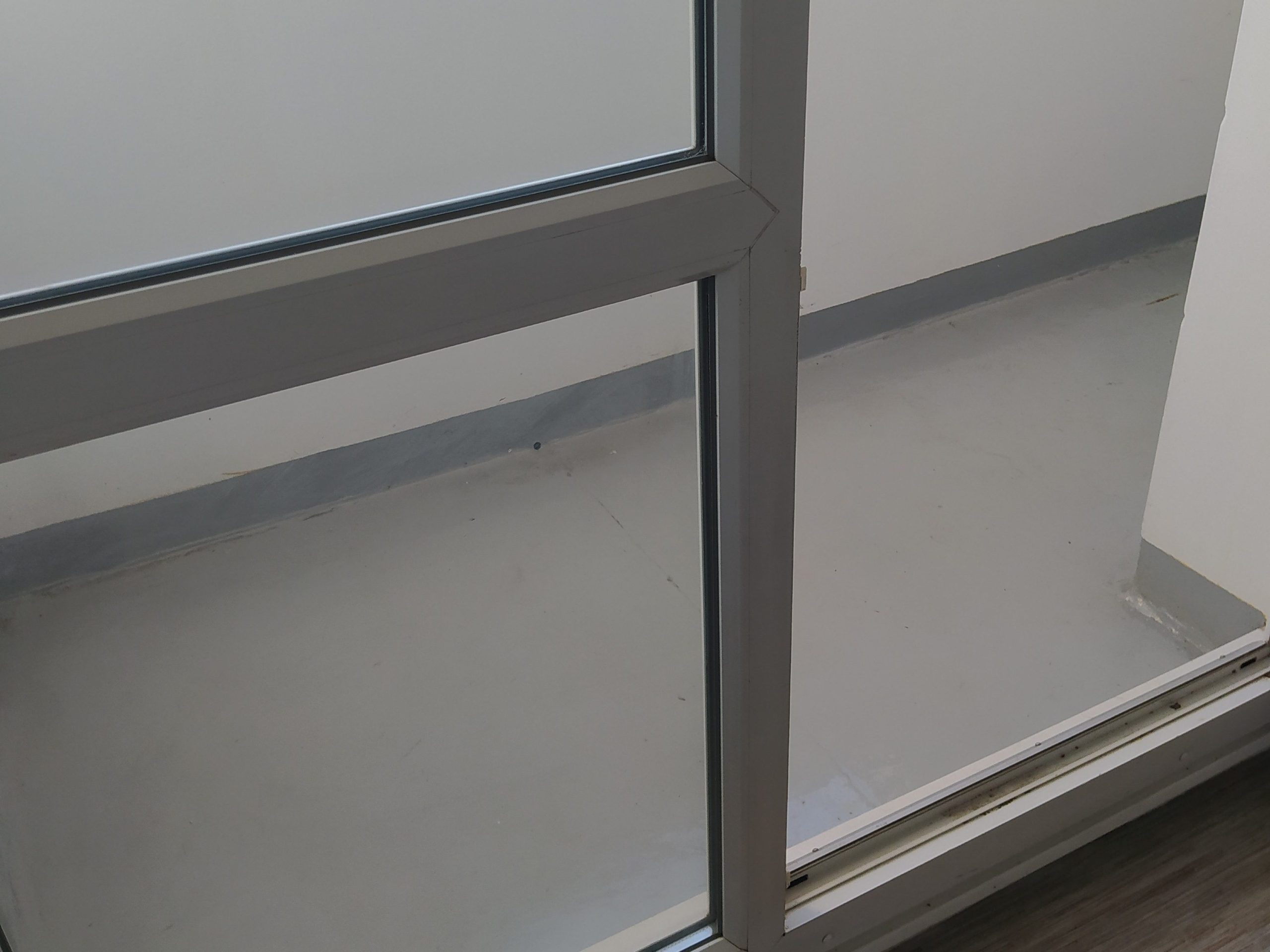 Nettoyage d'un balcon dans un logement à Bordeaux Métropole, ProNickel