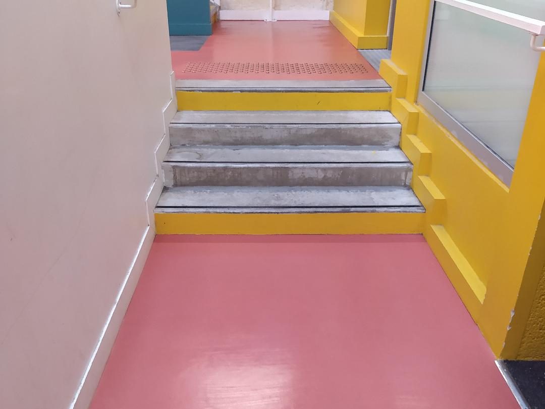 Nettoyage et remise en état des sols dans une école élémentaire à Bordeaux Métropole, ProNickel